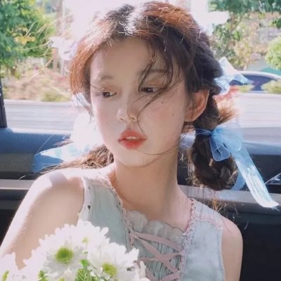 手提箱女郎海报